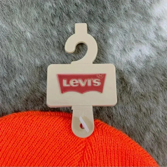 NWT Levi’s All Season Leather Logo Patch Beanie - Picture 3 of 11